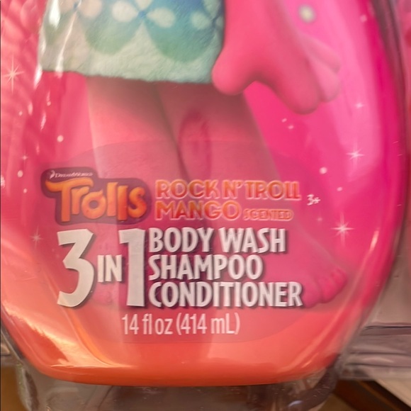 Dreamworks Pink and Blue Bath & Body Set with Trolls Characters - Picture 6 of 13